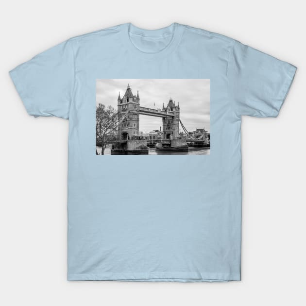 London Bridge is Not This Bridge Black and White T-Shirt by Enzwell